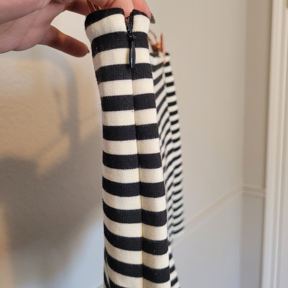 Free People Urban Outfitters Black White Striped Pleated Shorts Women's Medium - Picture 4 of 7